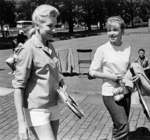 Hayley and Deborah Kerr in THE CHALK GARDEN